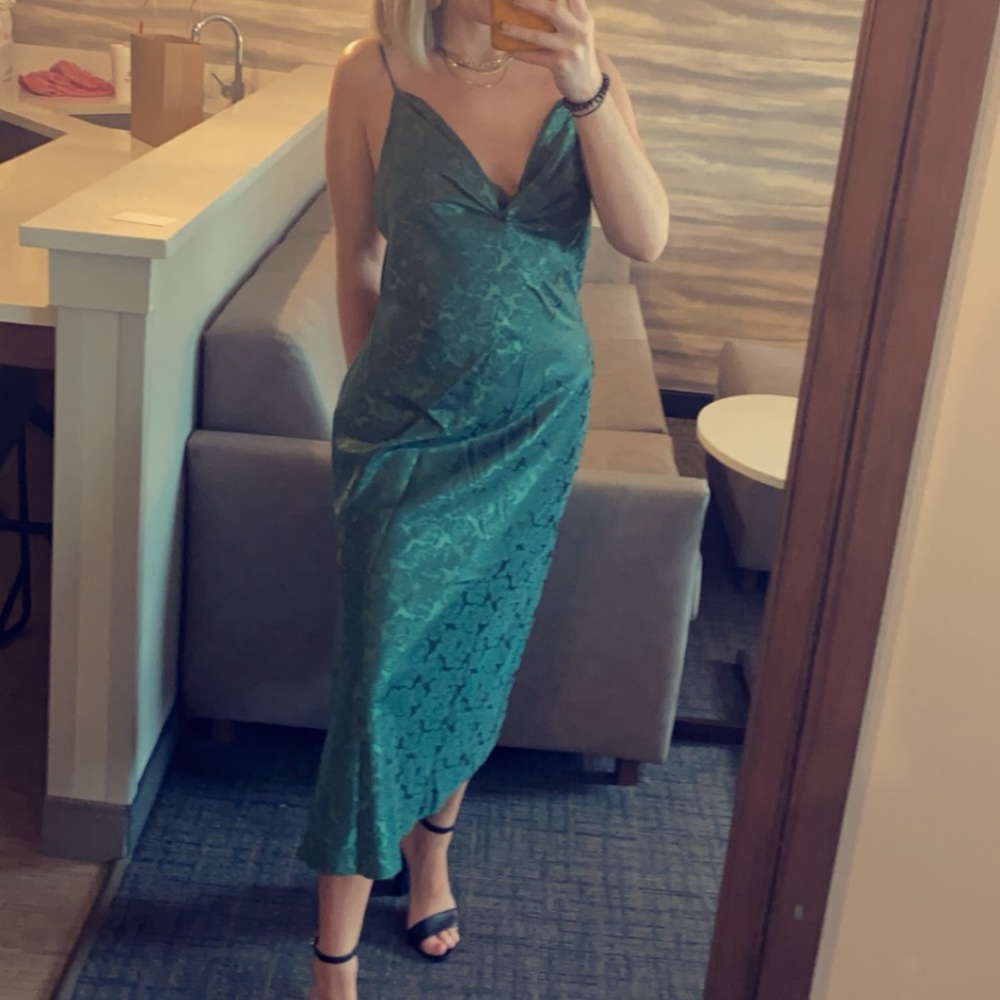 Lulu’s midi dress size s— worn once